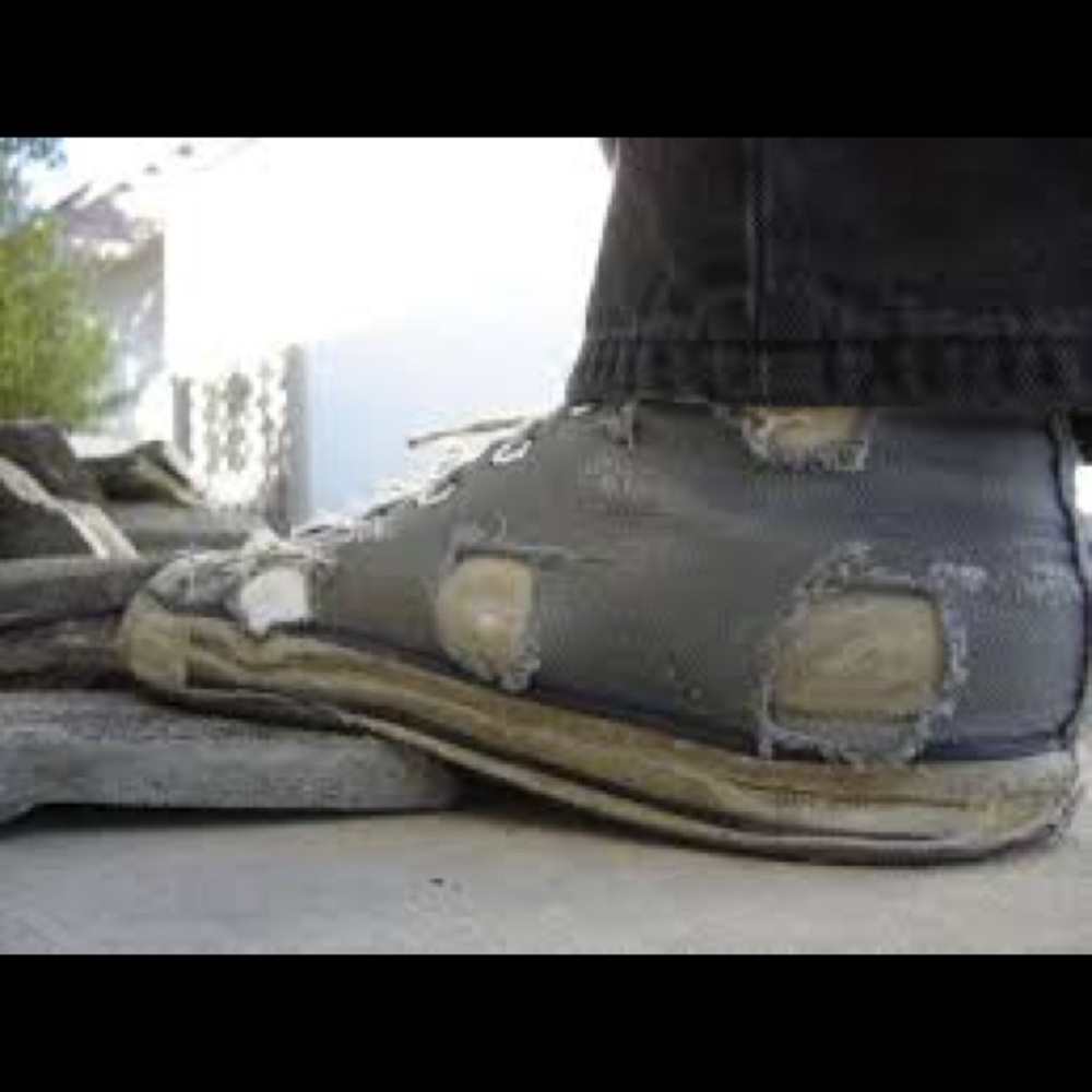 ISO converse skate shoe beaters